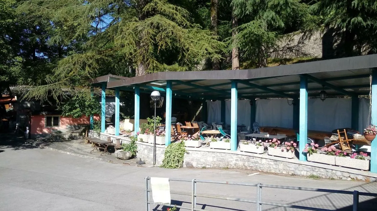 Campsite Camping Grotte Di Rescia Hotel Claino